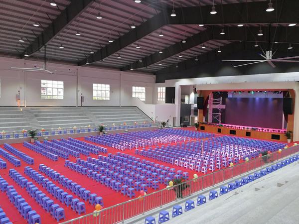 工業(yè)大風(fēng)扇和環(huán)?？照{(diào)的完美結(jié)合